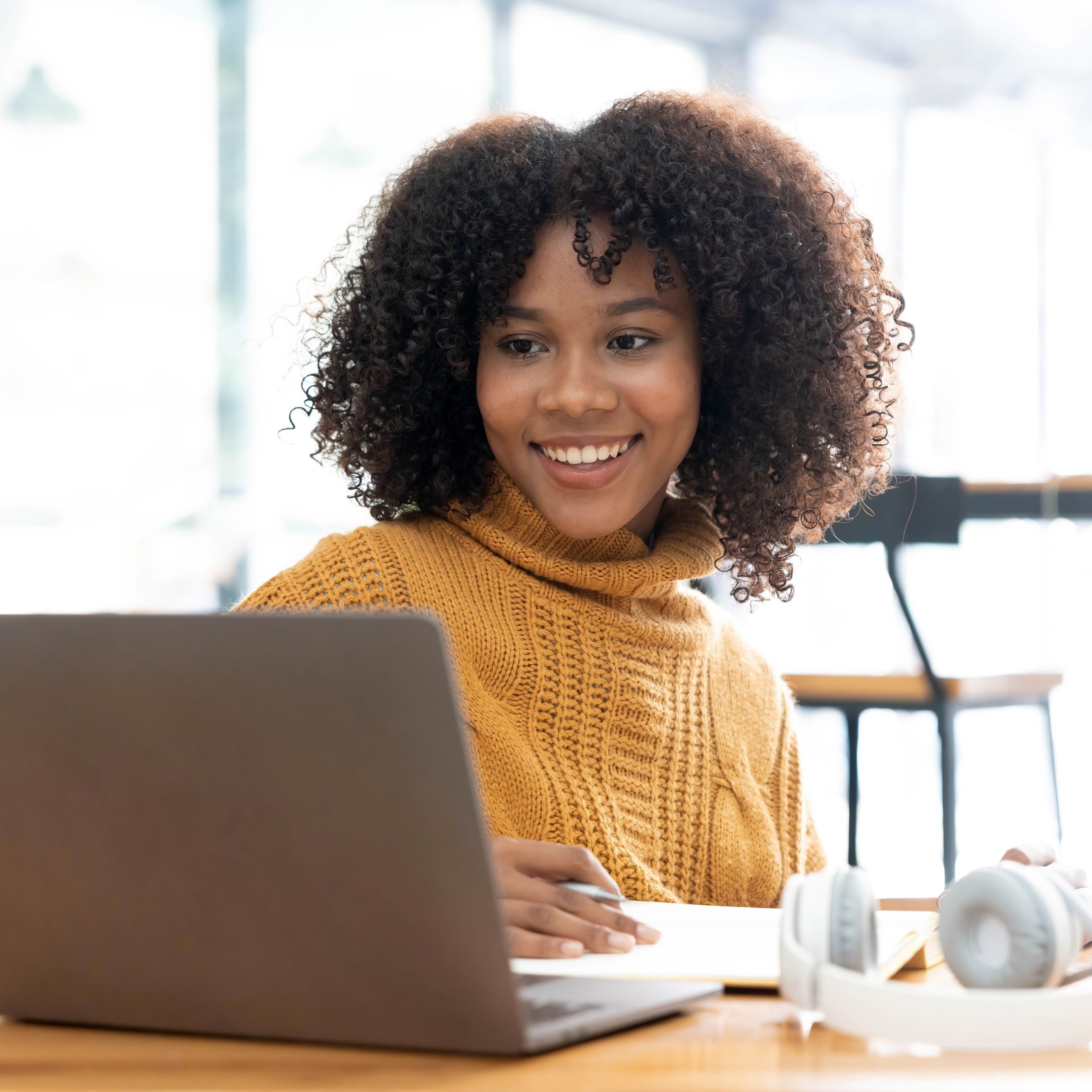 How Does the Abortion Pill Work? A Washington woman searching on her laptop "How Does the Abortion Pill Work?"