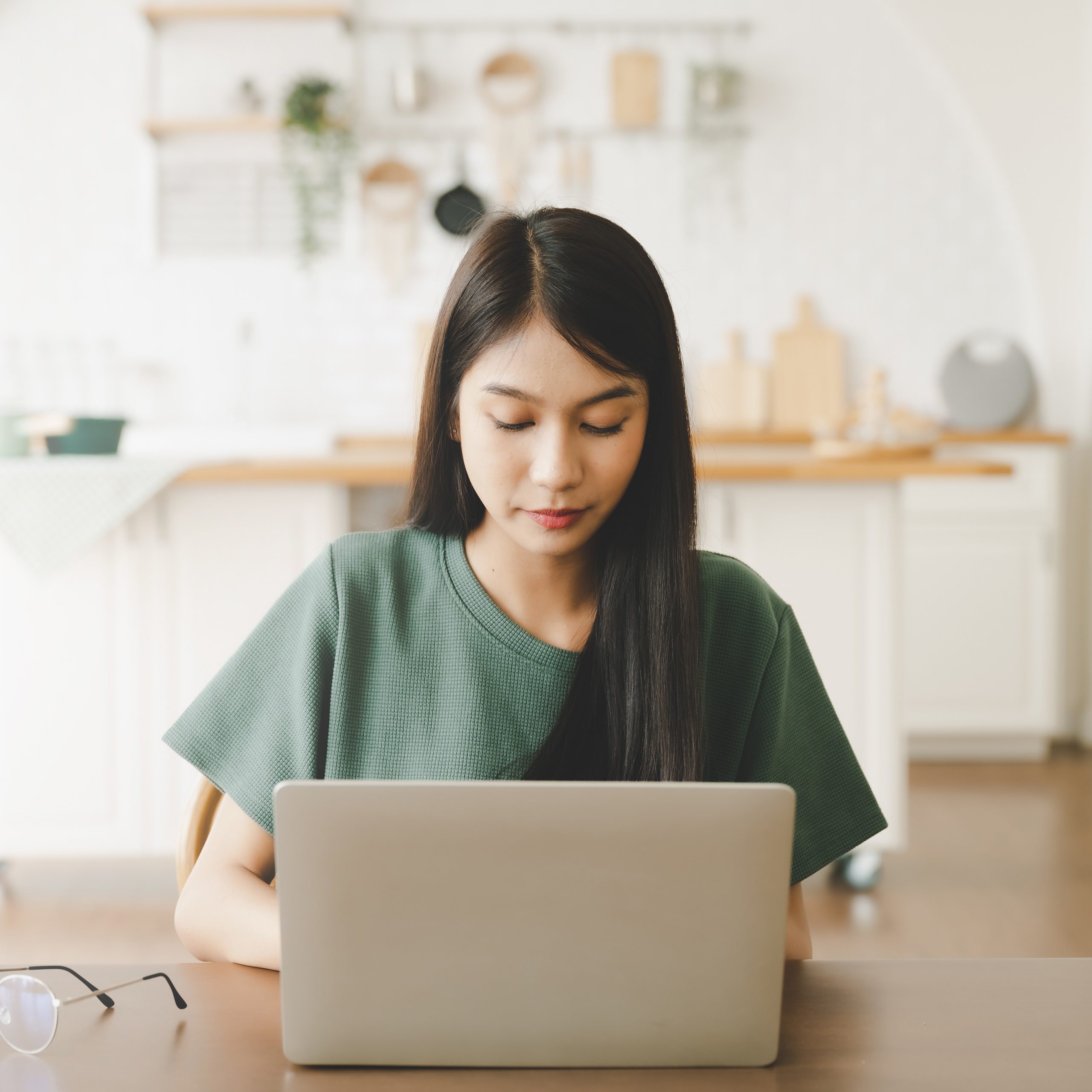 Woman searching online for "What is the first step for an abortion in Washington?"