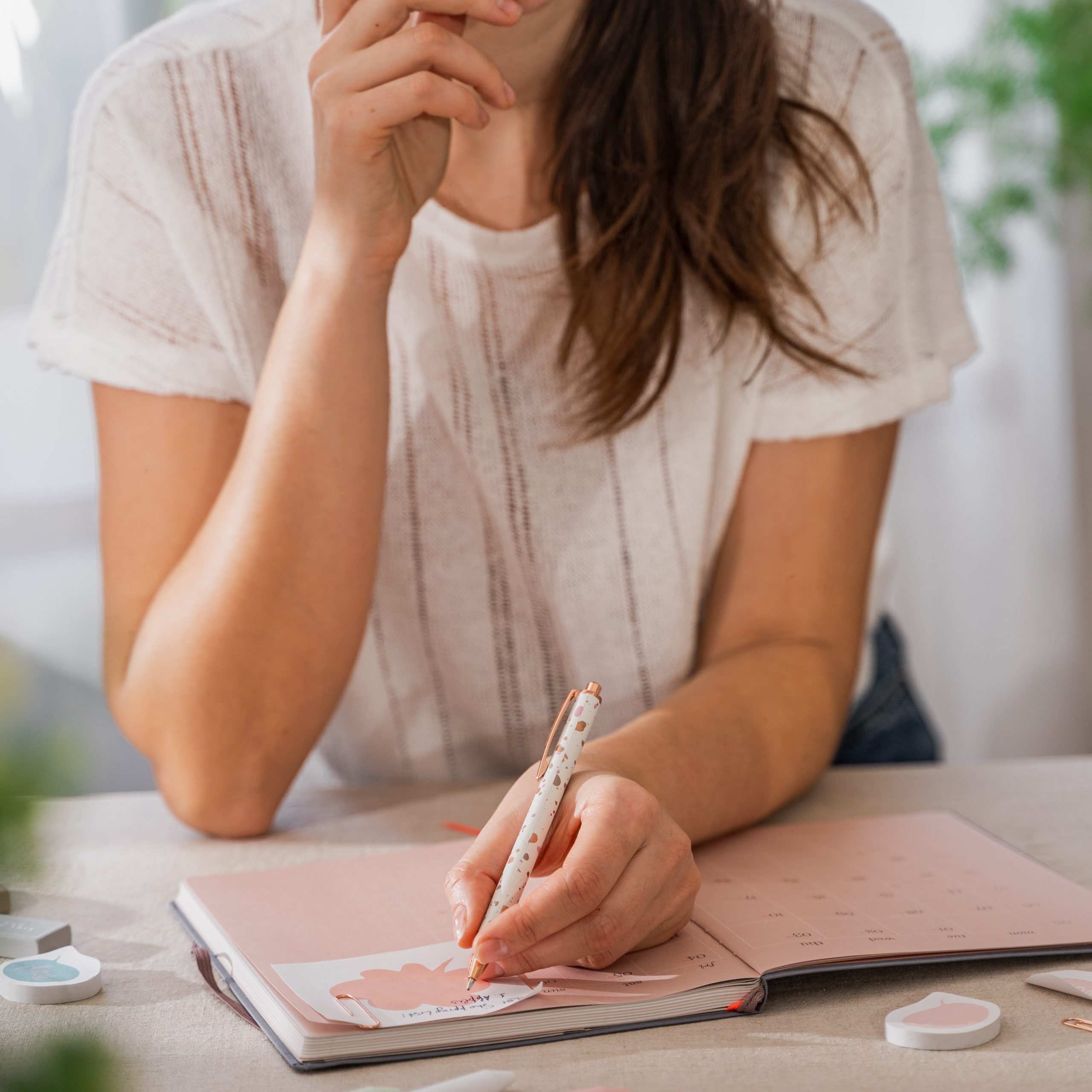 Resources & Referrals A woman receiving referrals for free pregnancy services in Shelton, Washington